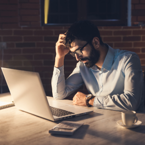 ragazzo-studio-buio-sonno