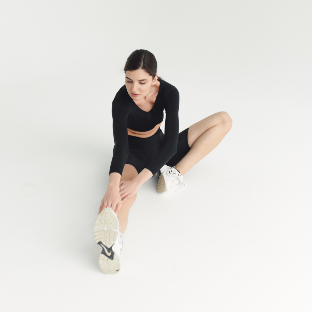 ragazza che fa streaching